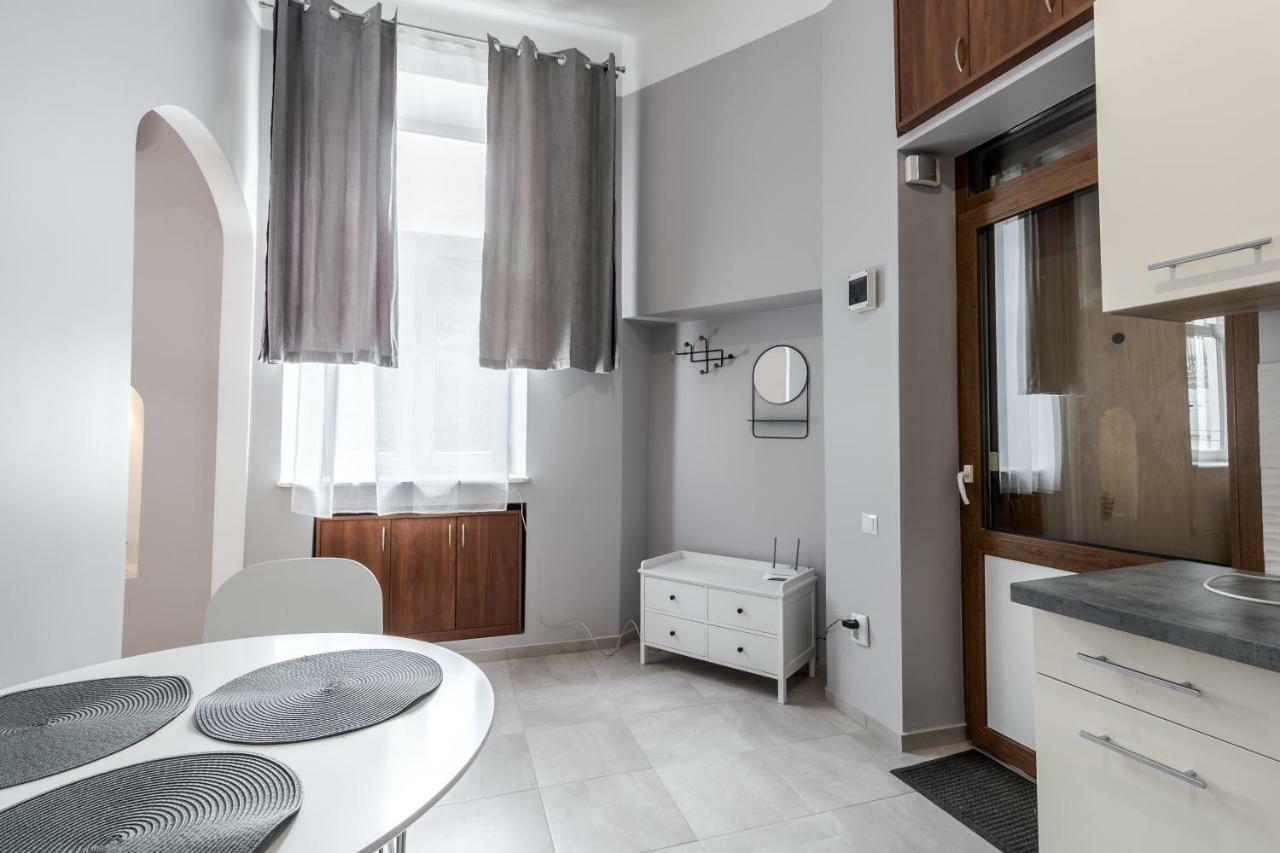 Midwheel Apartment 9 Lviv Dış mekan fotoğraf