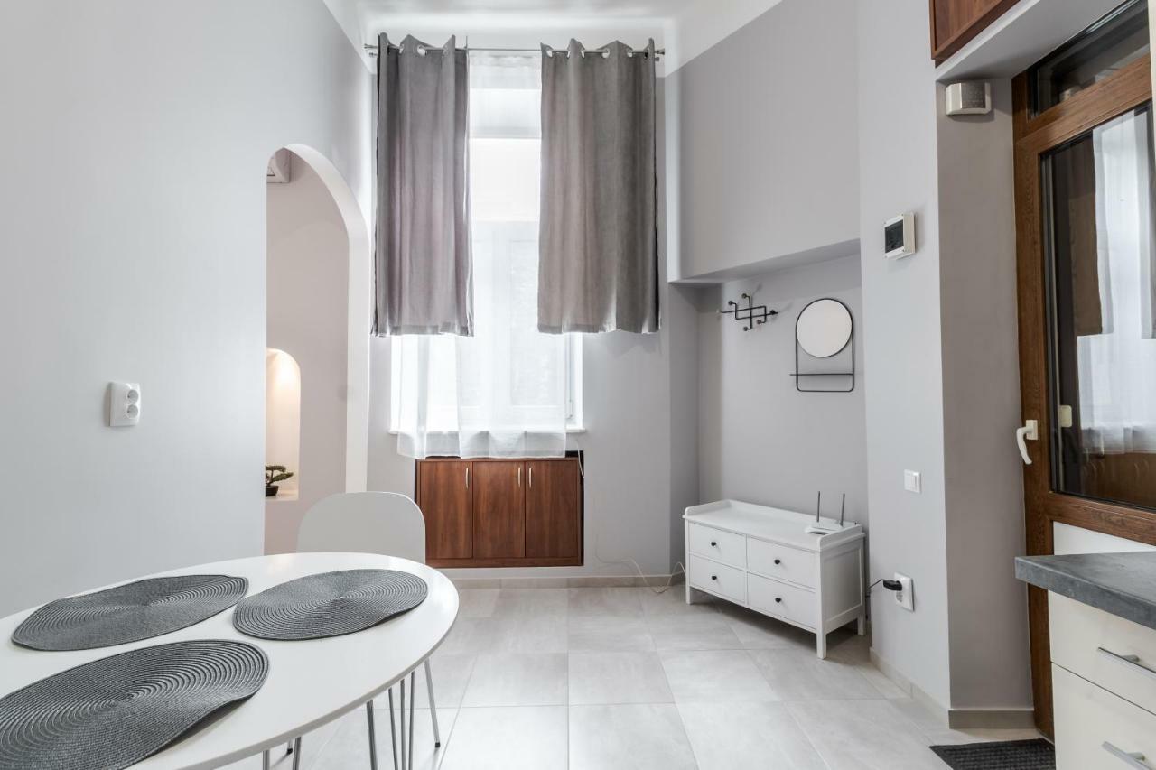 Midwheel Apartment 9 Lviv Dış mekan fotoğraf